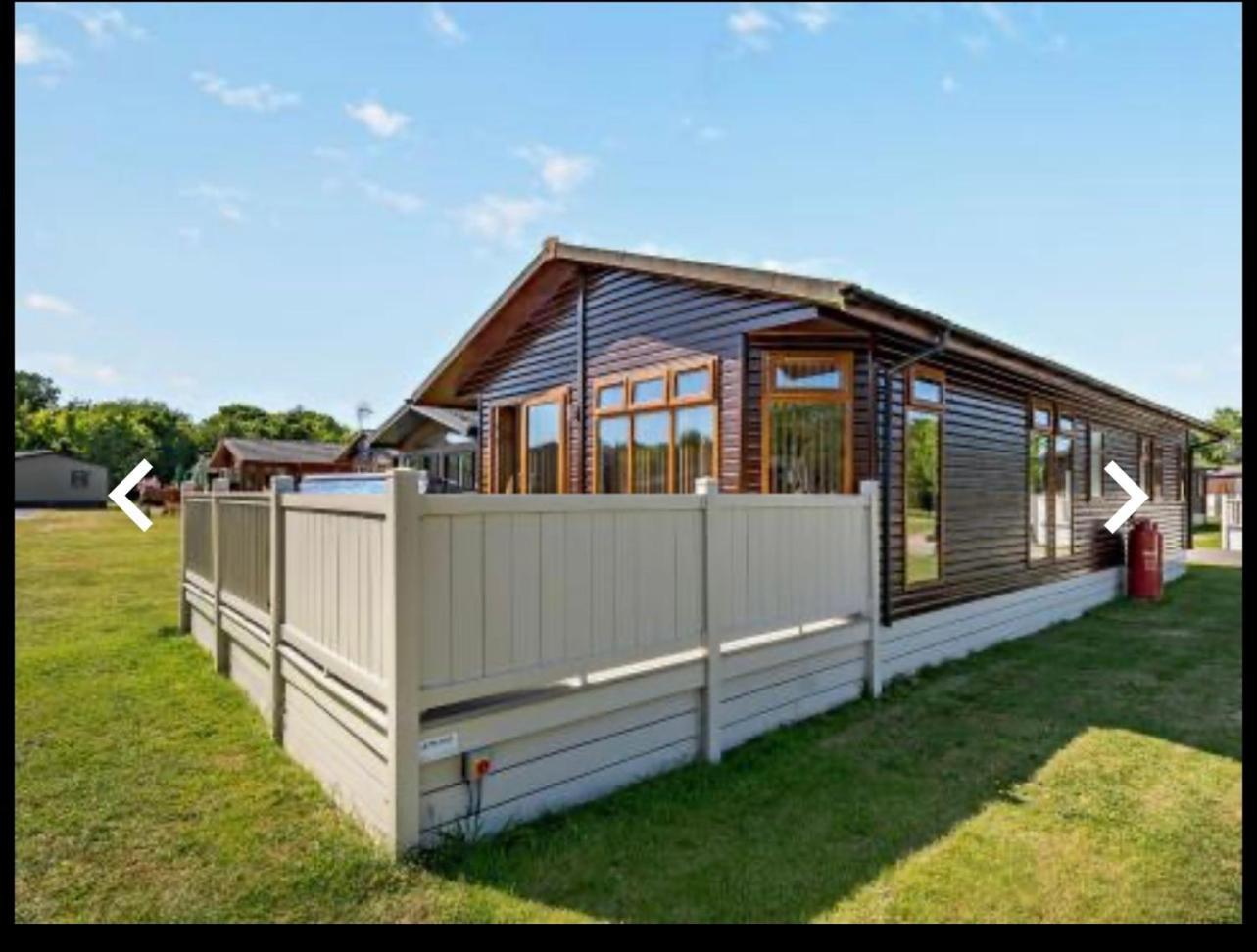 Ness Lodge Little Habton 외부 사진